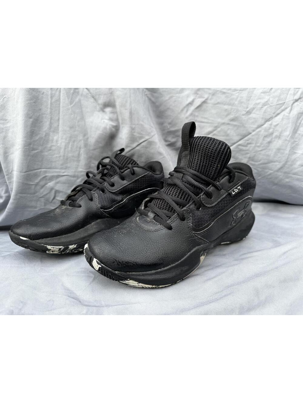 Under Armour Sneakers